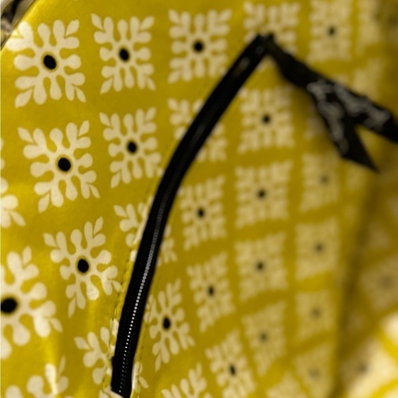 Lovely Vera Bradley Eloise Kiss lock RETIRED satchel black/yellow/tan/white - Picture 6 of 13